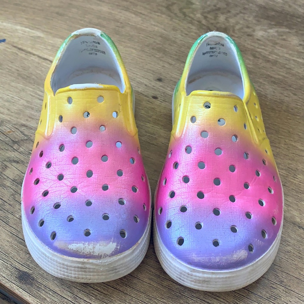 🎉10 for 10🎉 cat & Jack rainbow water shoes size 6 toddler girl